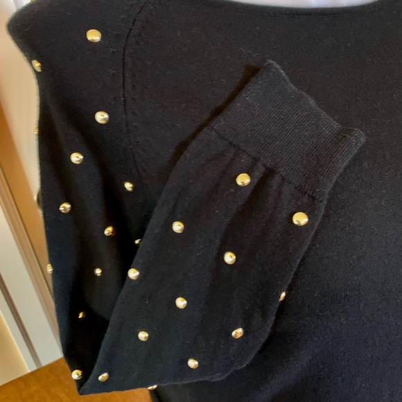 LN MK PULLOVER SWEATER W/GOLD STUDS ON SLEEVES. PERFECT CLOSET STAPLE. - Picture 4 of 10